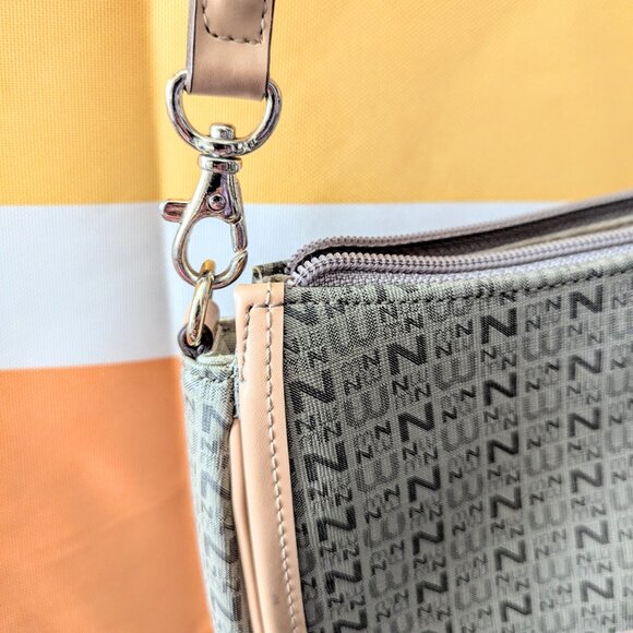 Nine West Shoulder Bag Monogram Gray Taupe Tan Purse Gold Tone Hardware Y2K - Picture 5 of 13